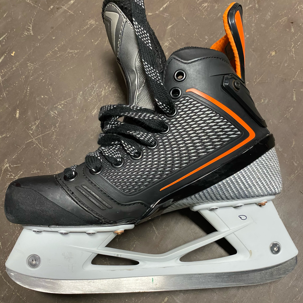 Used Easton Mako II Hockey Skates Regular Width Size 3.5