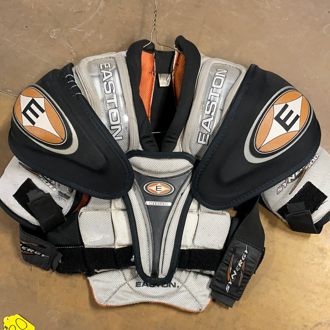 Used Easton SYNERGY EQ50 SR LG SHOULDER PADS LG Hockey Shoulder Pads