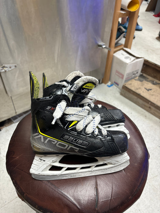 Used Bauer 3x Size 13.5D Youth Skates