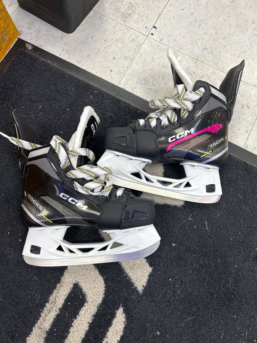 Used CCM Tacks AS570 Size 2.0 Junior Player Skates