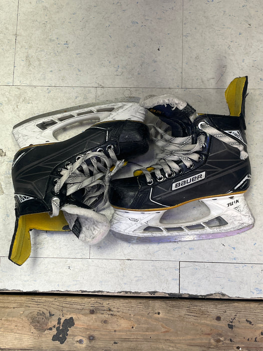 Used Bauer Supreme s160 Size 2.5 Skates