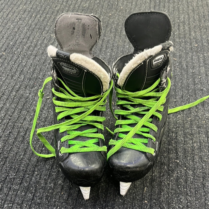 Used Reebok 12K Size 2EE Player Skates