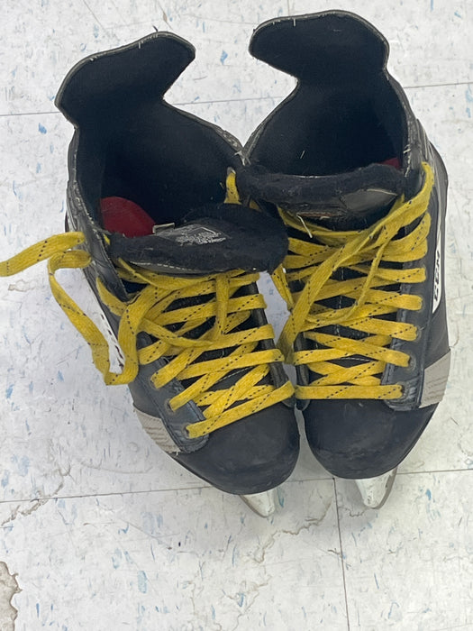 Used CCM U 06 Size 2 Skates