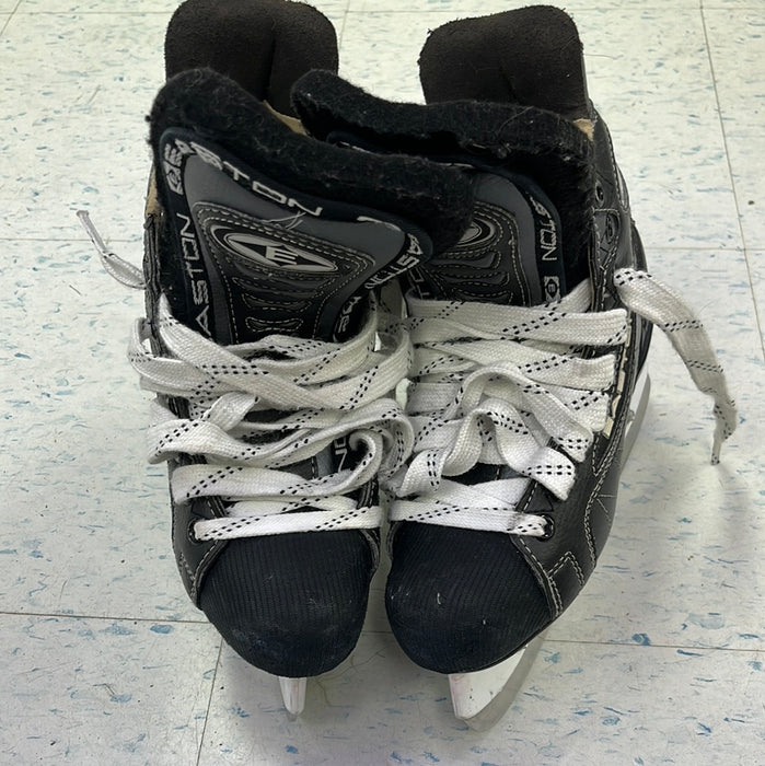 Used Easton Ultra Lite Pro Size 3.5 Player Skates