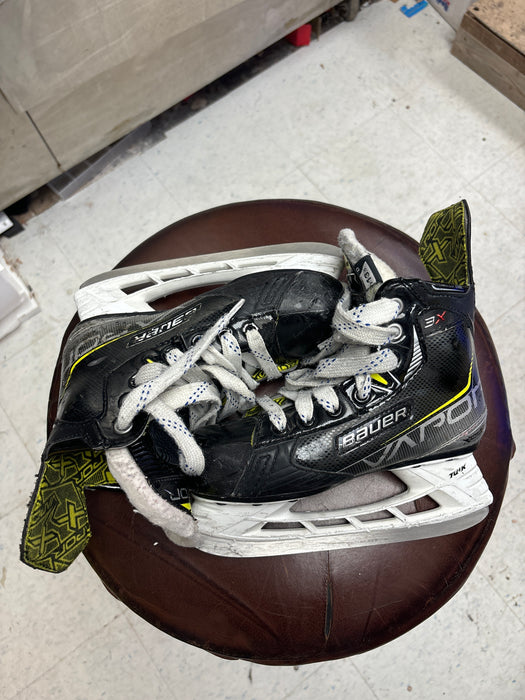 Used Bauer 3x Size 13.5D Youth Skates