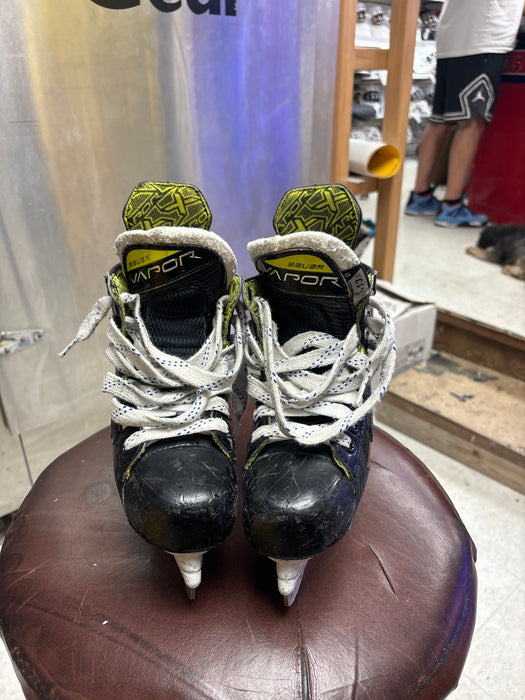 Used Bauer 3x Size 13.5D Youth Skates