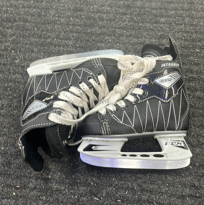 Used CCM Intruder Size 8 Youth Player Skates