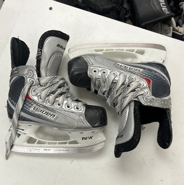 Used Bauer Vapor X20 Youth size 11.5 EE