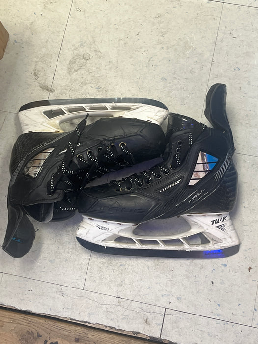 Used True Custom Size 8 Skates