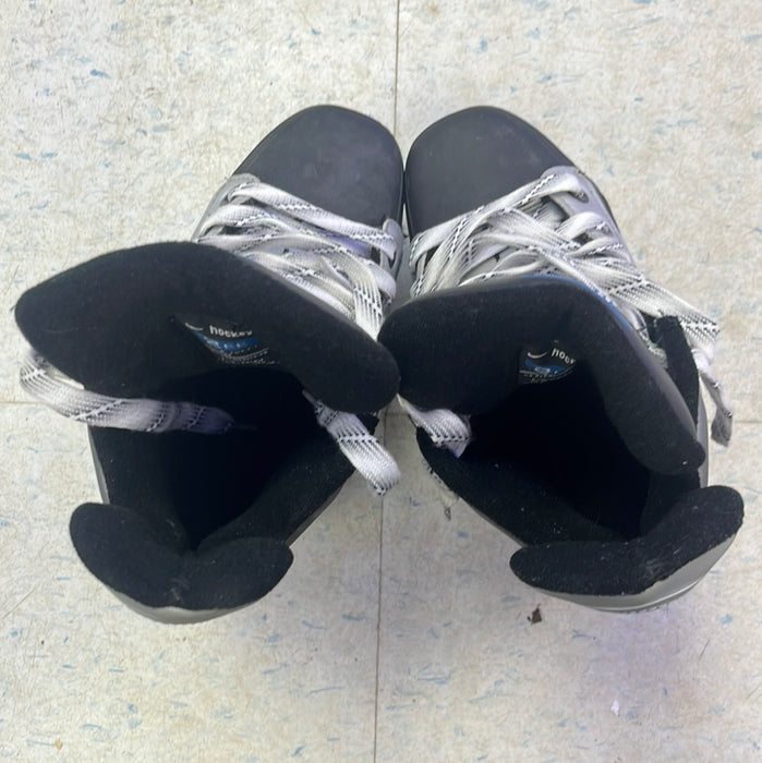 Used Nike FlexLite 2 Size 2EE Player Skates