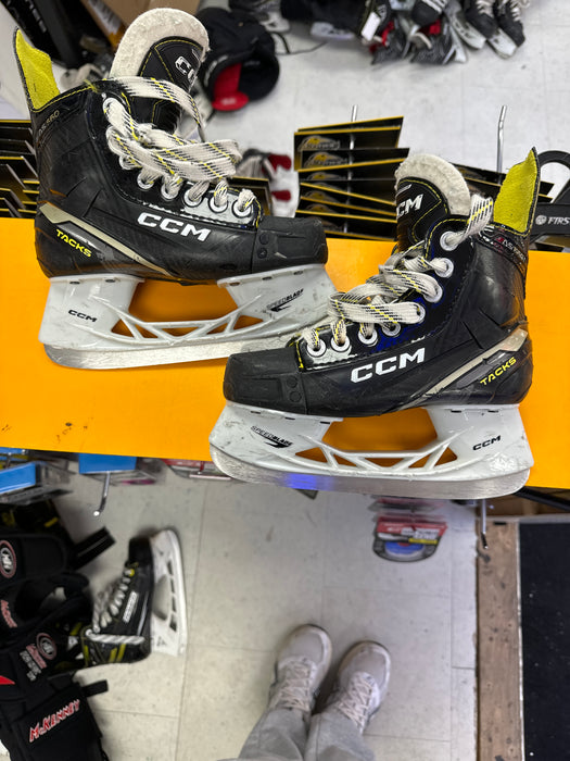 Used CCM Tacks AS560 1D Player Skates