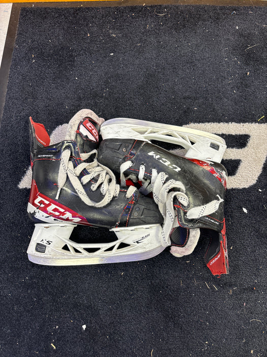 Used CCM JetSpeed FT485 Size 2.5R Skates