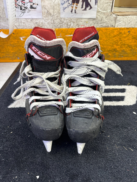 Used CCM JetSpeed FT485 Size 2.5R Skates