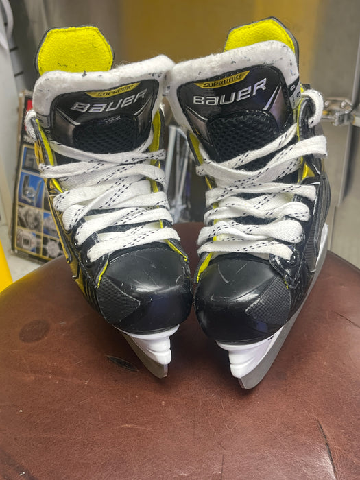 Used Bauer Supreme 3S Size 9 Youth Skates