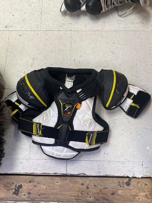 Used CCM SuperTacks Junior Medium Shoulder Pads