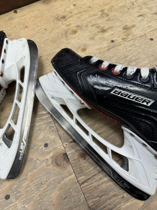 Used Bauer Vapor X900 Hockey Skates 5.5D