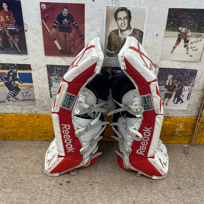 Used Reebok 9000 Intermediate 30 1 Goal Pads Crow s Sports Crow s Sports Hockey