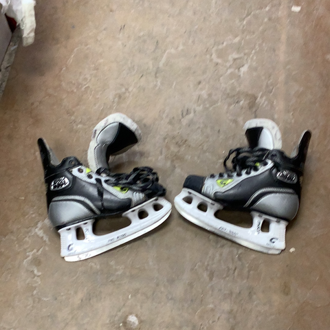 Used Easton Mako 4.5D Player Skates – Crow's Sports