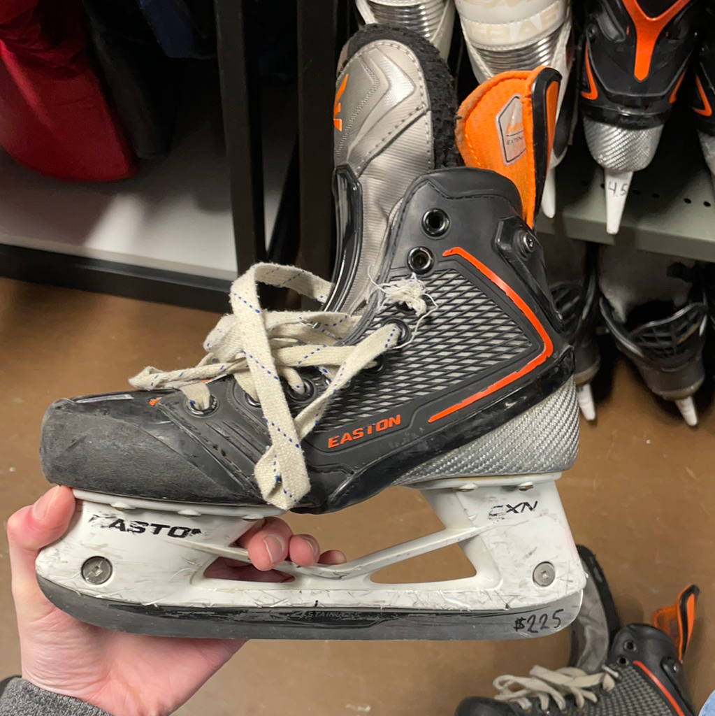 Used Easton Mako II Hockey Skates Regular Width Size 3.5