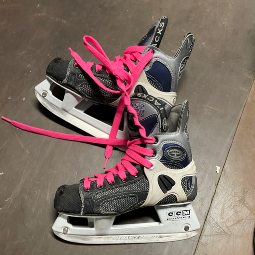 Used CCM Supertacks 852 1E Skates