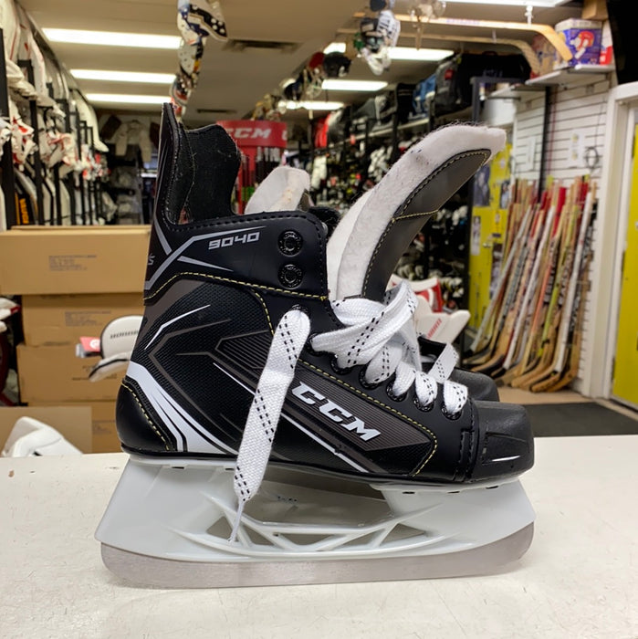 Used CCM Tacks 9040 Junior 3D Skates