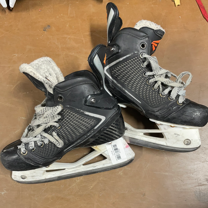 Used Easton Mako 3.5D Player Skates