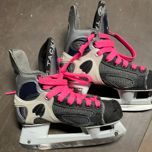 Used CCM Supertacks 852 1E Skates