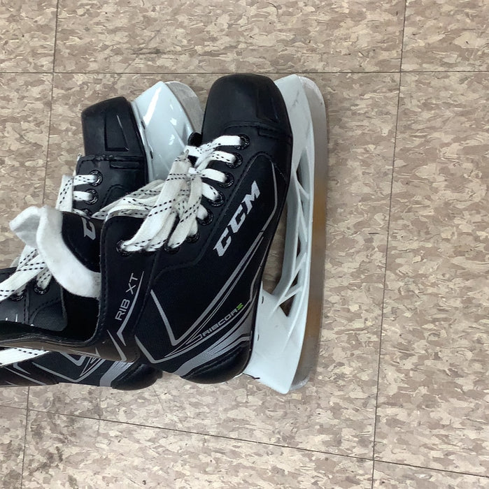 Used Bauer RibCore RIB XT player skates