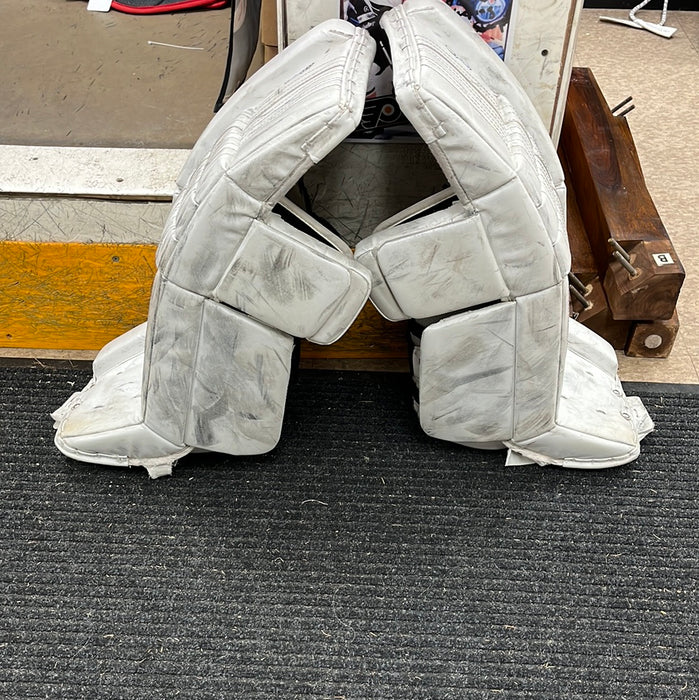 Used Vaughn Velocity VE8 Jr 26”+2 Leg Pad