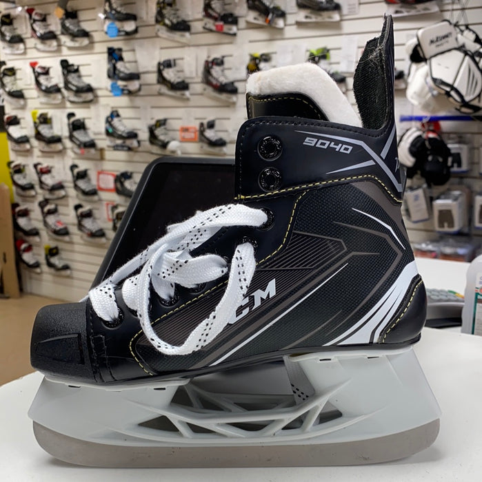 Used CCM Tacks 9040 Junior 3D Skates