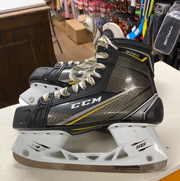 Used CCM Tacks 9060 Skates 7.5D