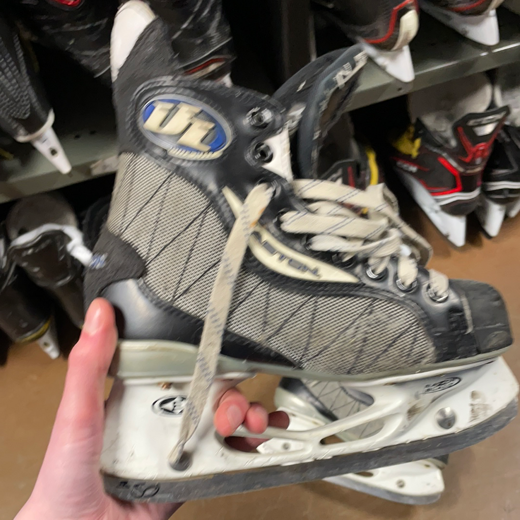 Used Easton Ultra Lite 3.5D Player Skates – Crow's Sports